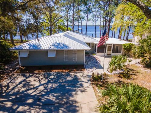 Perfect Summer Vacation/Waterfront Property/Bay Views/Ocean Views/Boat Dock/Kayak/Dog Friendly!