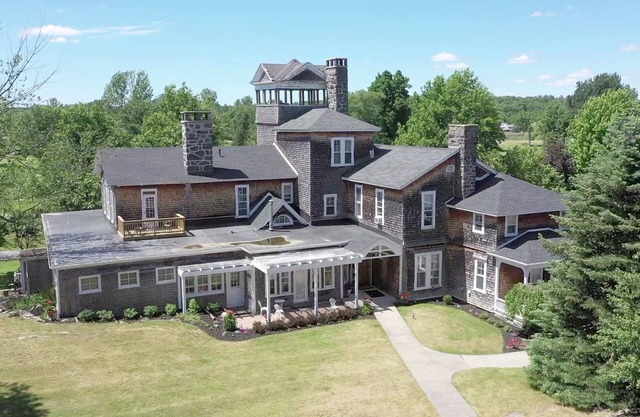 Perfect Thanksgiving/Holiday home - Amazing Kitchen, huge dining room & 10 rooms