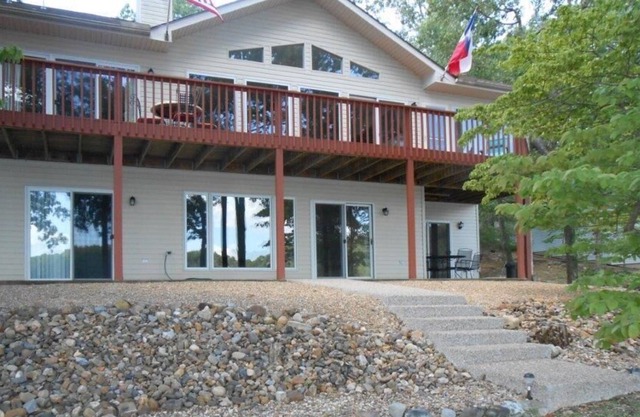 Perfect Vacation Home With Wifi, Gas Grill, and Boat Dock With Slip - Unit 0962 by Redawning