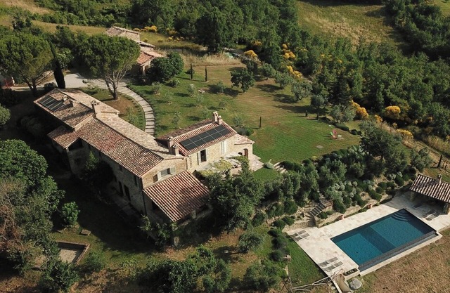 Perfektes Familienbauernhaus für 12 Personen mit atemberaubendem Infinity-Pool und großem Garten