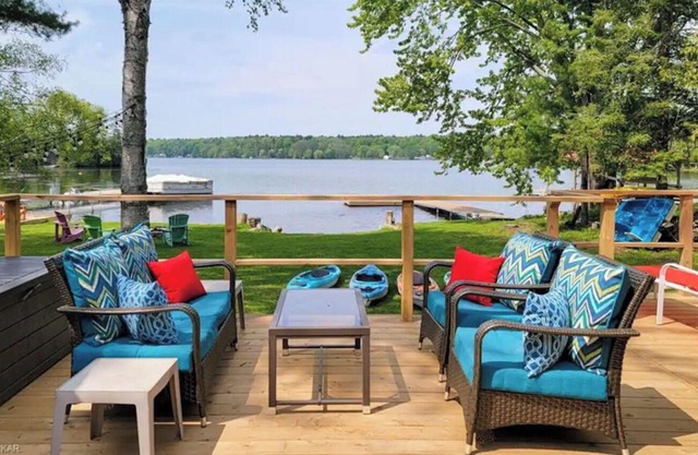 Perfect Waterfront Cottage ~ Fireplace ~ Kawartha Lakes ~ 6 Beds