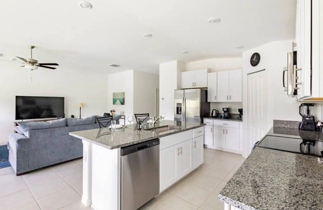 Perfectly located 4BR/2Ba house between Orlando and Tampa