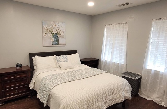 Perfectly located minutes from the Inner Harbor, Ravens and Orioles stadium.