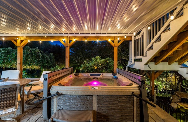 Perfectly placed between downtown Snohomish & golf course!
