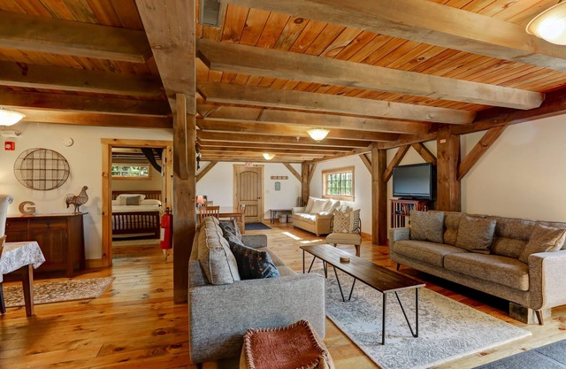 Perfectly Vermont bed and breakfast w/ en suite bath- Hazelnut Room