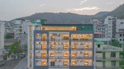 Perfectstayz Value Alpine Near Laxman Jhula