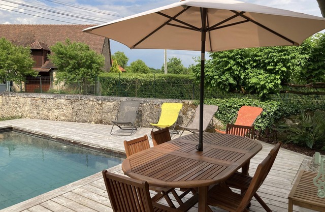 CHARME UND TYPISCHES PERIGORD HAUS MIT ÖKOLOGISCHEM POOL NATURWASSER