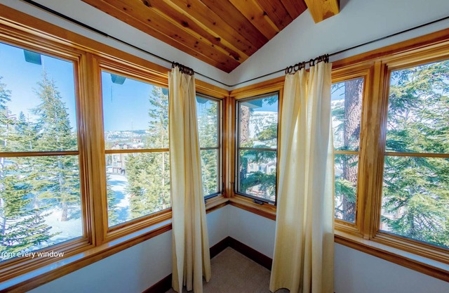 Perle du Bois - Ski in/Ski out 6 bedroom luxury home in Palisades at Kirkwood