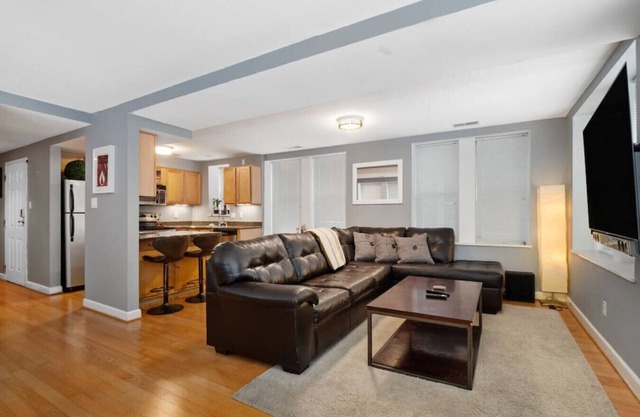 Pershing · Forest Park Condo- Gated Parking, Walk to CWE