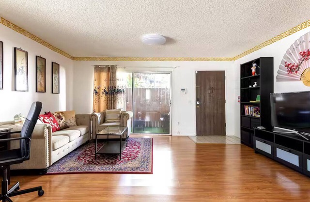 Pet allowed/close golf course, DTLA, Pasadena # 1