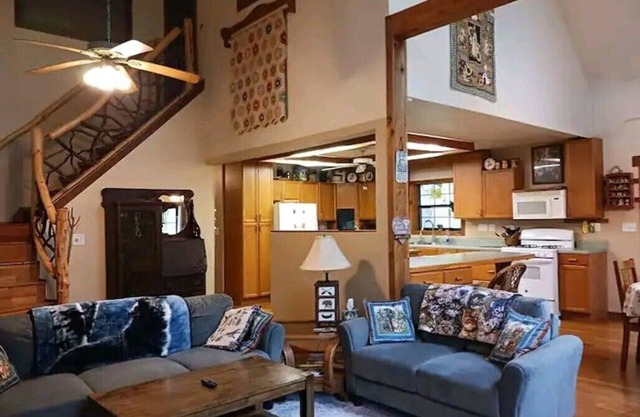 Pet/Biker Friendly House on Horseshoe Hill. Minutes to the NOC and Bryson City