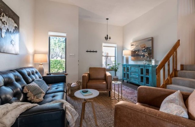 Pet-free home in safe NE heights neighborhood!