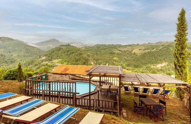 Haustierfreundliches Ferienhaus Il Castello mit Bergblick, Pool und WLAN