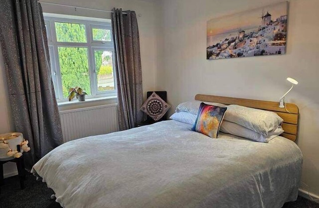 Pet Friendly - 2 Bedrooms - 4 Guests - Parking