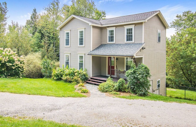 Pet friendly- 10 mins to Smugglers Notch Resort