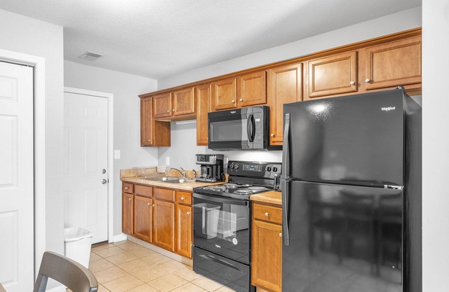 Pet Friendly, 15 minutes to Ft Campbell-A1