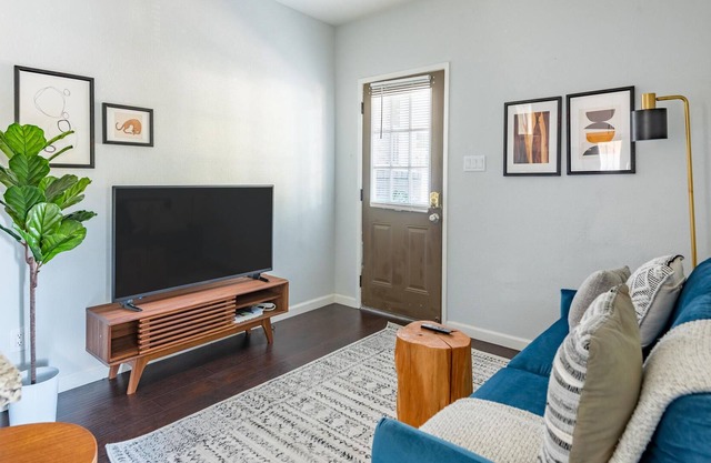 Pet-friendly 1BR Duplex in Campbell