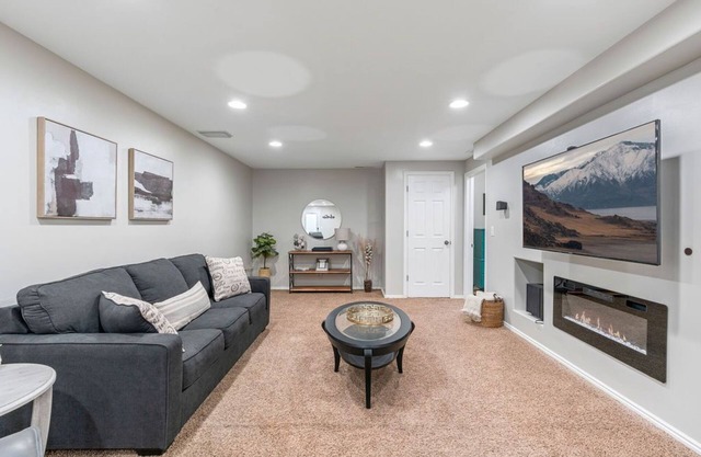Pet friendly 2/1 basement apt fenced yard