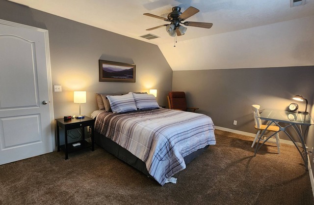 Pet Friendly - 2 bedrooms - Near Greenbelt
