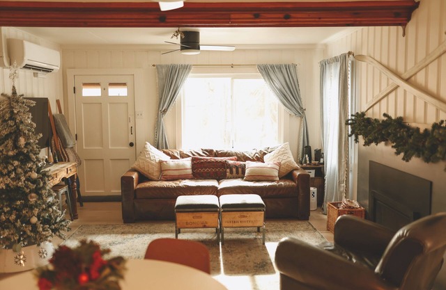 Pet friendly 2bed 2bath sleeps 6 Cabin in Kings Beach