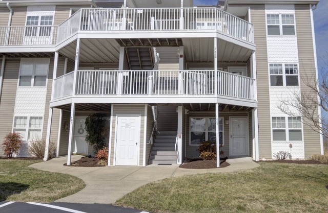 Pet Friendly, 2nd Floor, 2 BD, 2 BA Condo w/ Bayside Views, Steps to Pool, Tennis, Biking, and More!