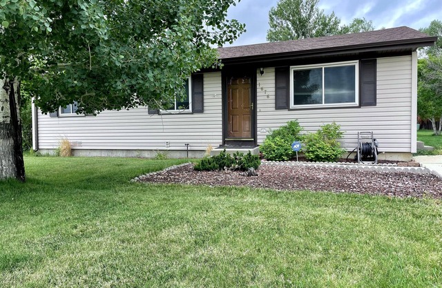 Pet Friendly 3 bedroom home near hospital, walking paths, Large fenced Backyard