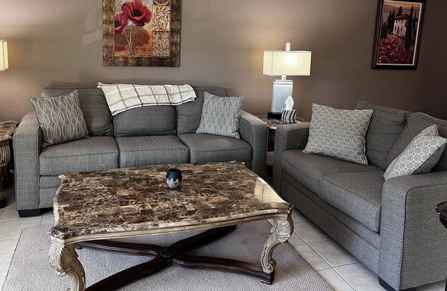 Pet Friendly 3 br Condo Pool/Spa 25 min to Beach