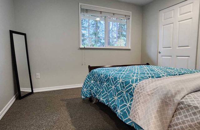 Pet-friendly 3B1B bungalow with huge yard in Bothell
