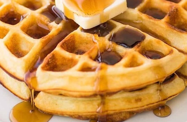 Pet Friendly 3bd/2ba city retreat & Waffle Breakfast