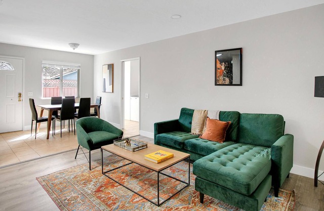 Pet-Friendly 3BR House in Cupertino + Yard