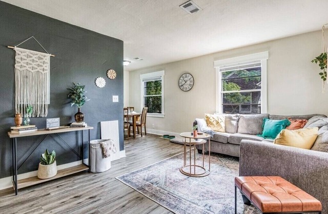 Pet friendly - 5 min from downtown, 15 min from beaches & 2 min from hospital
