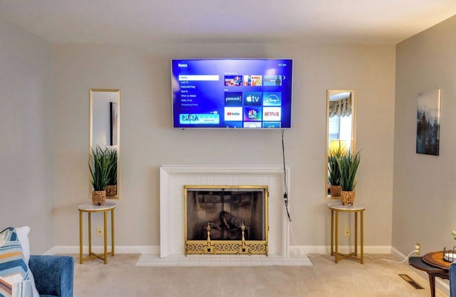 Pet-Friendly 5BR Lakeview Home~~Sleeps 14~~3,300 Sq. Ft.