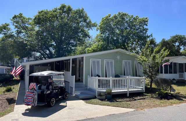 Pet friendly! Across from the Pools! Includes a golf cart!