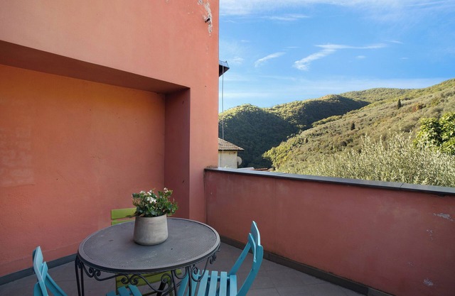 Haustierfreundliches Apartment Immerso nel Verde mit Bergblick, Terrasse und WLAN