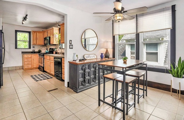 Pet friendly apartment with primary suite with King bed plus a queen bedroom