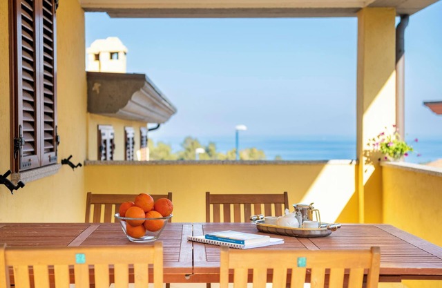 Haustierfreundliche FeWo 'Casa con vista mare e monti' mit Meerblick, Terrasse und WLAN