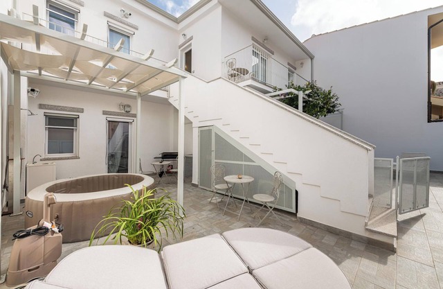 Haustierfreundliche Ferienwohnung 'La Casa dei Naviganti' mit Innenhof, Whirlpool & WLAN