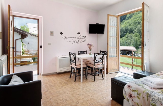 Haustierfreundliche Ferienwohnung mit Bergblick, Gemeinschaftspool und WLAN