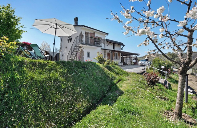 Haustierfreundliche Ferienwohnung Rosadimaggio Violetta mit Balkon & WLAN