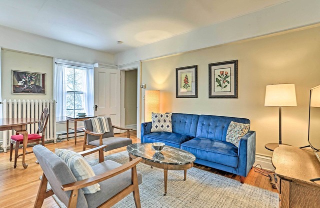 Pet-Friendly Apt in 1850's Victorian Mansion!