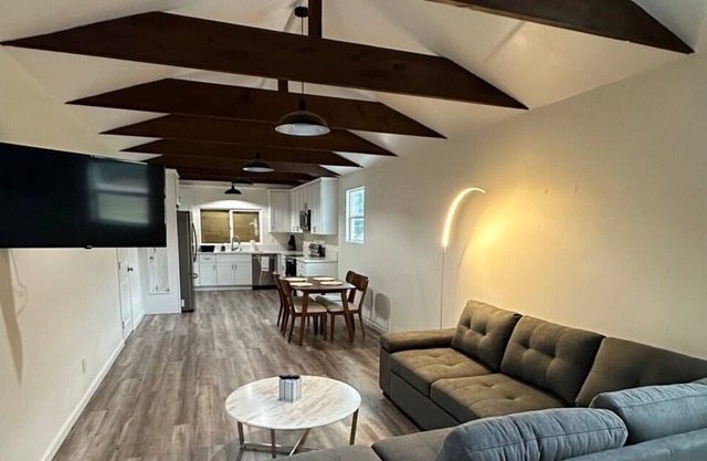 Pet Friendly Apt B. North of San Diego