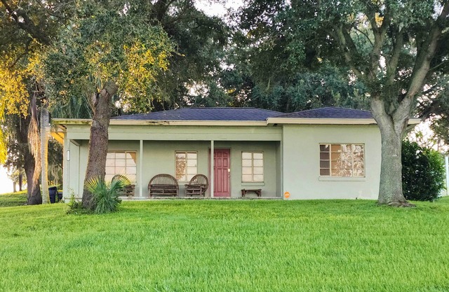 Pet-Friendly Auburndale House w/ Lake Views!
