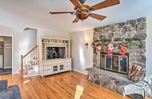 Pet-Friendly Beacon Area Vacation Rental: 6 Acres
