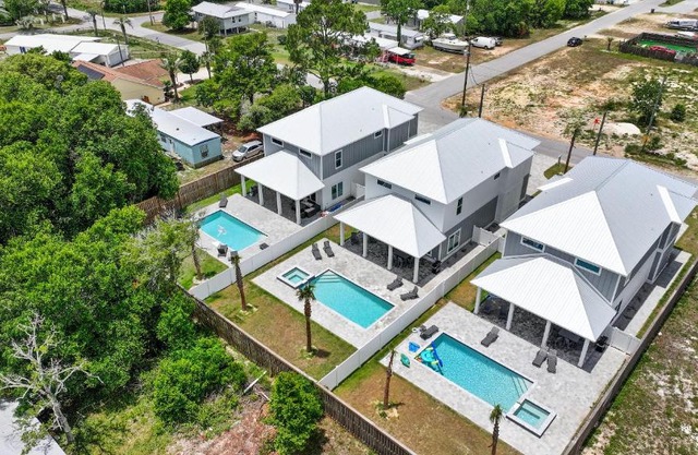 Pet Friendly Beach House - Totally Beachin by Panhandle Getaways