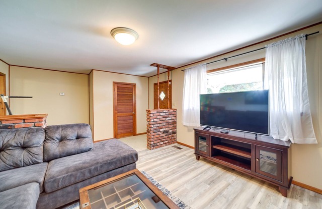 Pet-Friendly Bixby Getaway with Deck!