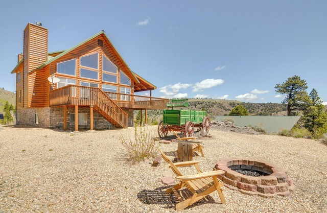 Pet-Friendly Cabin < 1 Mi to Panguitch Lake!