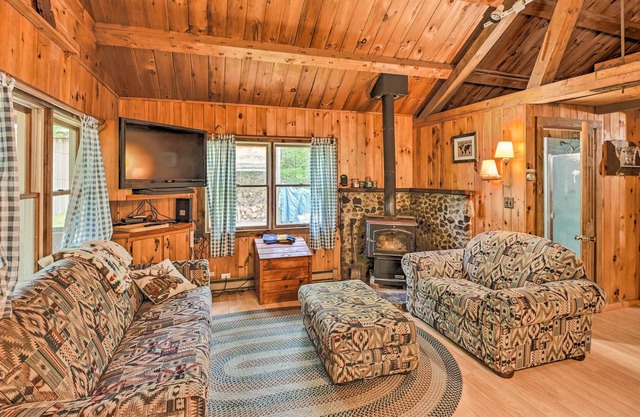 Pet-Friendly Cabin in The Forks w/ Fire Pit!
