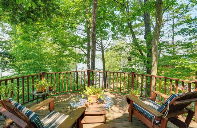 Pet-Friendly Cabin Overlooking Sleepy Hollow Lake