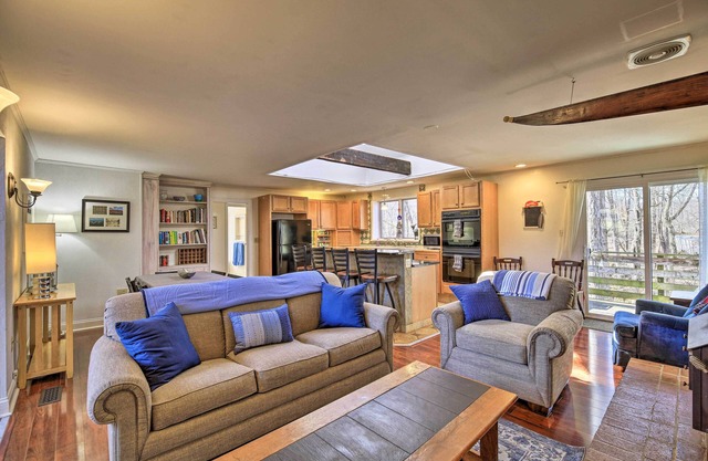 Pet-Friendly Cabin w/ Dock on Claytor Lake!