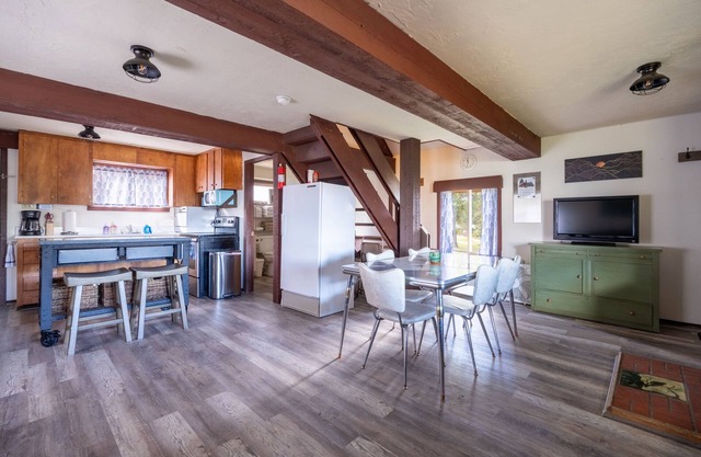 Pet-Friendly Cabin With Views! Prime Location for Skiing & Fishing! Free WiFi!